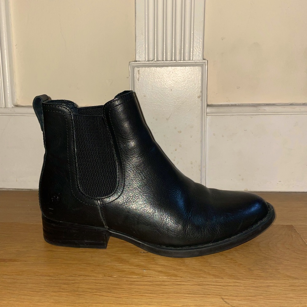 Born chelsea boots